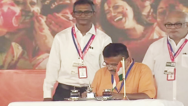 পশ্চিমবঙ্গে বিজেপির যুগ শুরু: মুখ্যমন্ত্রীর শপথ নিলেন শুভেন্দু অধিকারী